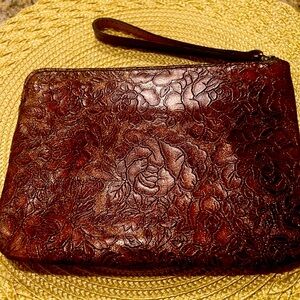 Wristlet brown with embossed